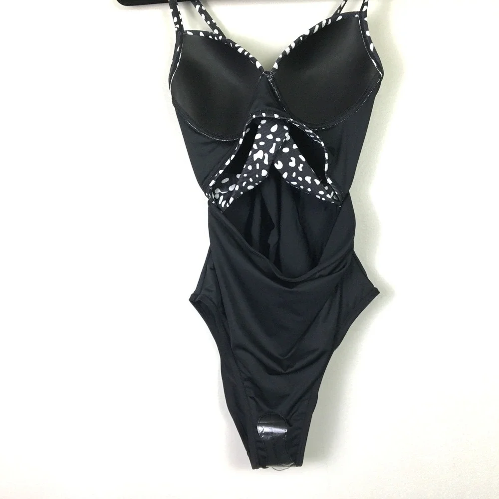 Cupshe Abstract Dot Twist Front Cutout One Piece Swimsuit Size M‎ Black White
